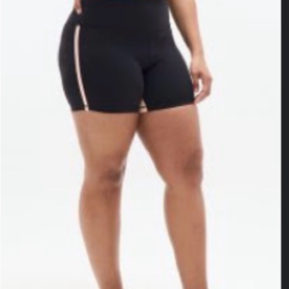 New with tags, Athleta ultra high-rise tipped Shorty 5 inch, size small